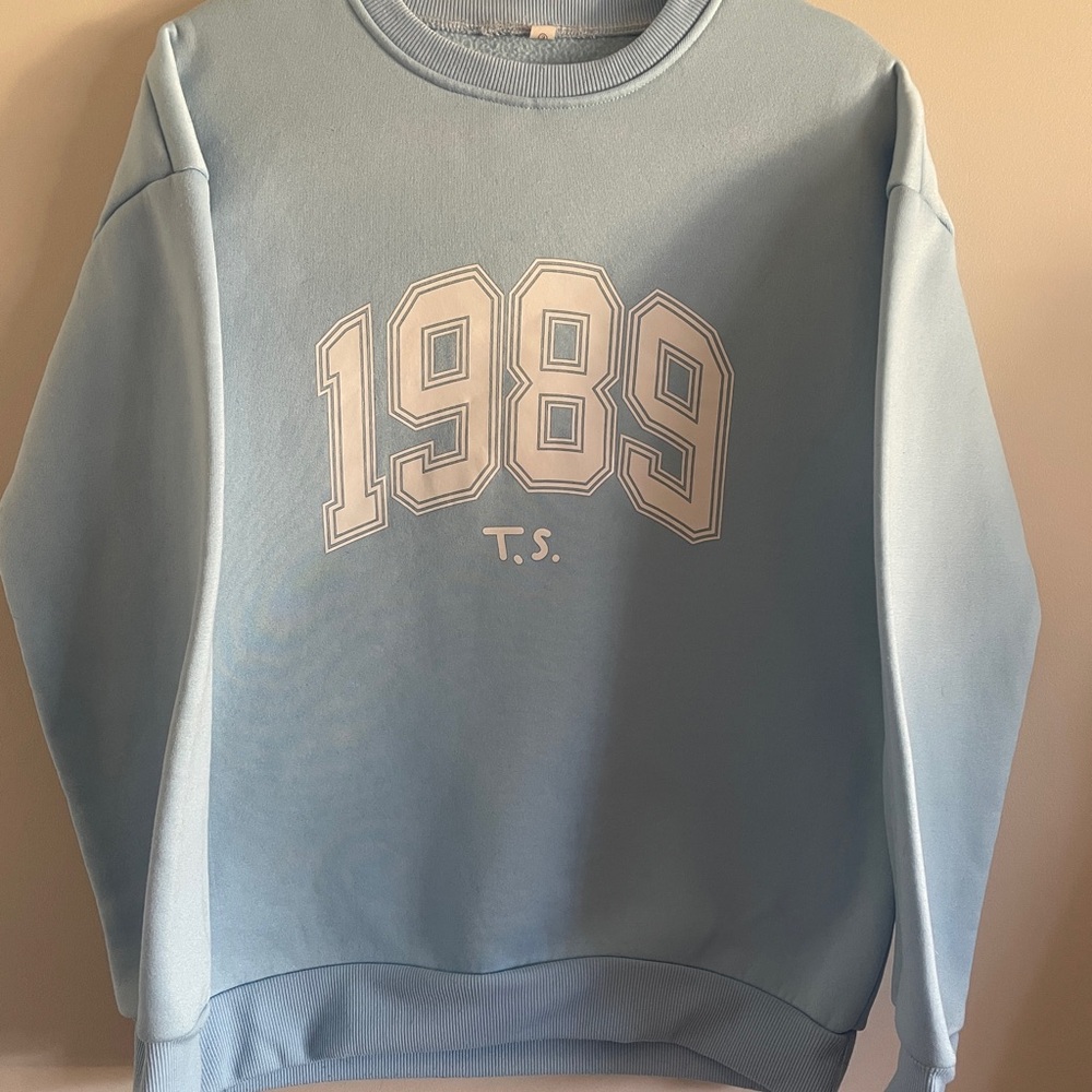 1989 T.S. (Taylor Swift - The Eras) Baby Blue Sweater - size Medium